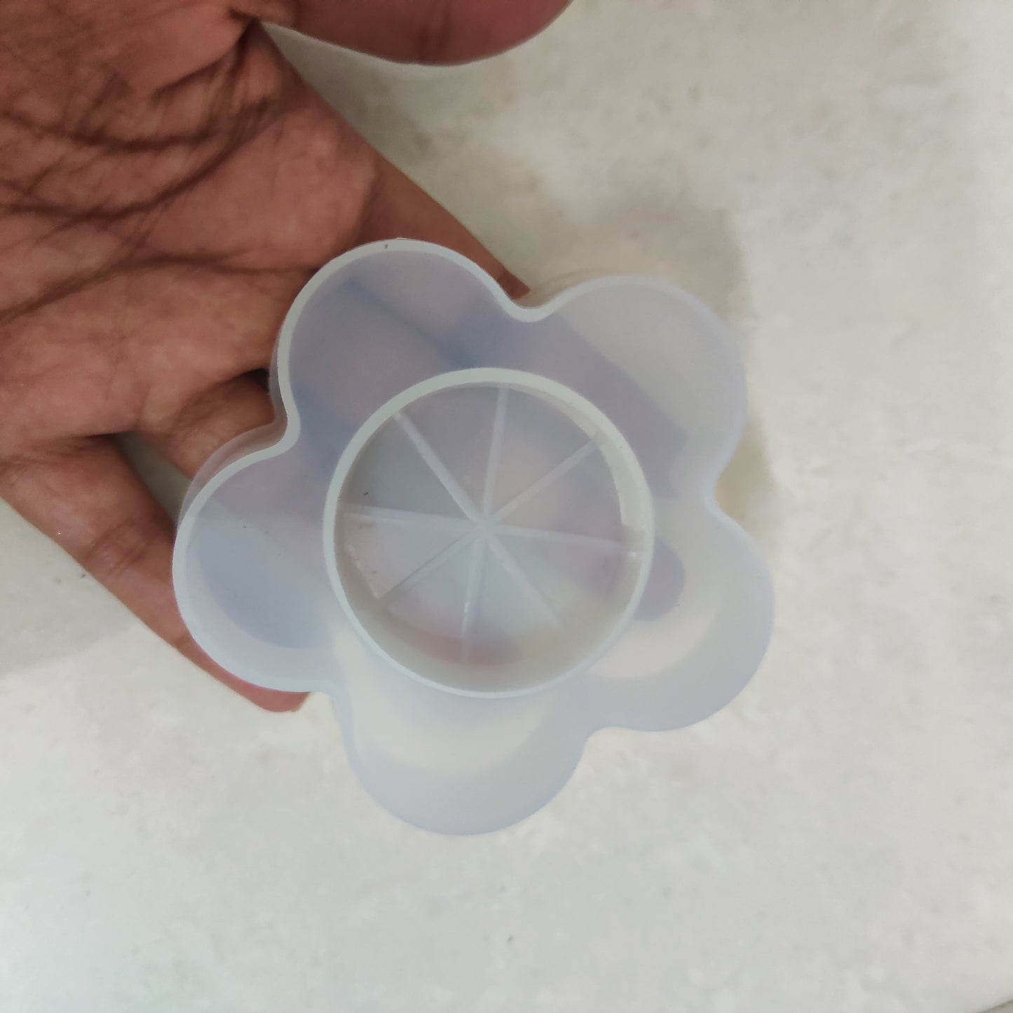 Flower shape t light holder