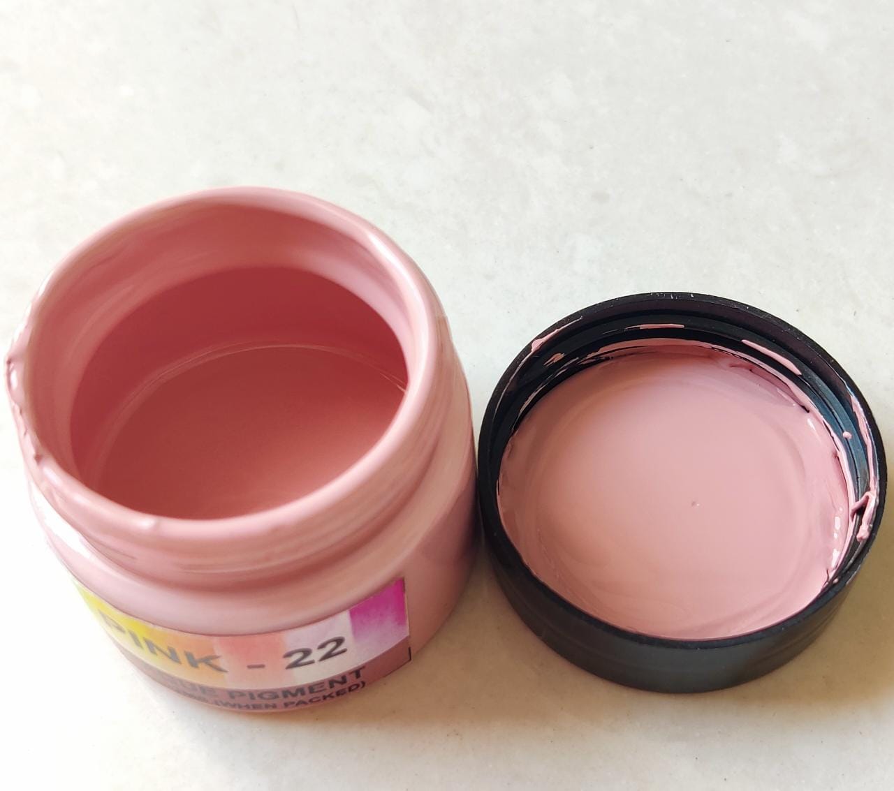 Pink opaque pigment